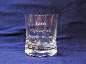 Usługa grawerowania szklanej szklanki whisky