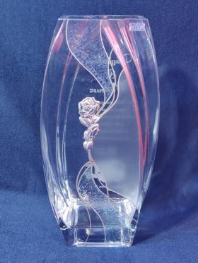 Prezent na ślub - wazon zdobiony różą z grawerem